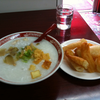朝食: 朝粥 - 鶏粥 (鶏肉のお粥) + 油条 (中国式の揚げパン) @馬さんの店龍仙・本店.横浜中華街