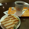 コーヒー: カフェ・アメリカーノ ラージサイズ + サンドイッチ @CAFE 168.横浜中華街