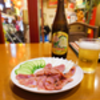 市場通り: 台湾腸詰 (ソーセージ) + 三寶樂啤酒 (サッポロ・ビール) @蓮香園新館.横浜中華街