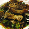 上海料理: 蜜汁蹄膀 (すね肉の上海風煮込み) 少しばらしたところ @新天地.横浜中華街