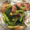 叉焼とネギの和えそば: 中国腸詰と芥蘭の強火炒め @一楽.横浜中華街