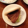 関帝廟通り: 扣肉 (豚のバラ煮) +割包 (中国の蒸しパン) @興昌.横浜中華街