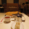 朝食: 油条 (中国式揚げパン) + 中国茶 + サービスの焼売 @謝甜記貳号店.横浜中華街