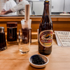 カウンターでまずはビール ― 勝烈庵の休日昼飲みが始まる