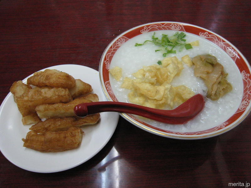 朝粥 - 鶏粥 (鶏肉のお粥) + 油条 (中国式の揚げパン) @馬さんの店龍仙・本店.横浜中華街