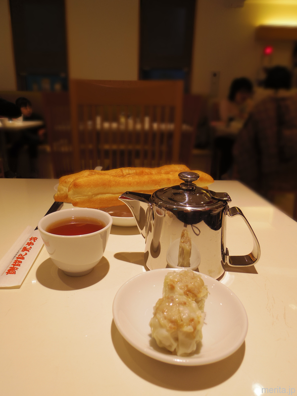 油条 (中国式揚げパン) + 中国茶 + サービスの焼売 @謝甜記貳号店.横浜中華街