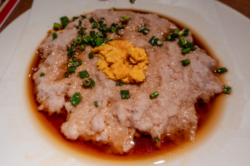 大珍楼の咸蛋蒸肉餅 ─ アヒル塩玉子をのせた広東風蒸し肉餅